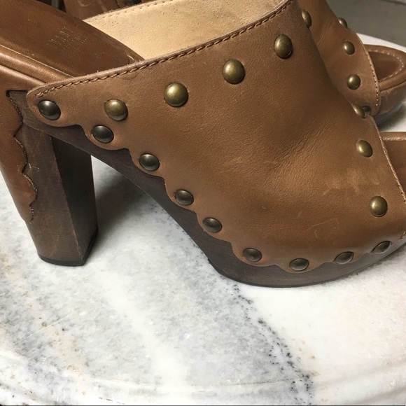 Stuart Weitzman Scalloped Clogs - Picture 4 of 8